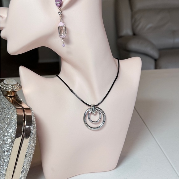 ⚜️ Elegant Silver Pendant Necklace - Picture 4 of 6